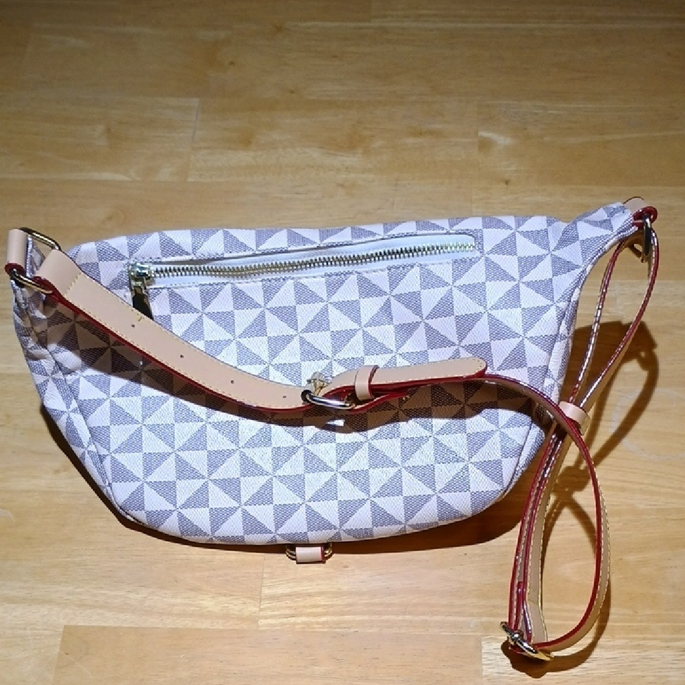 Geometric Pattern Crossbody Bag - Picture 2 of 6
